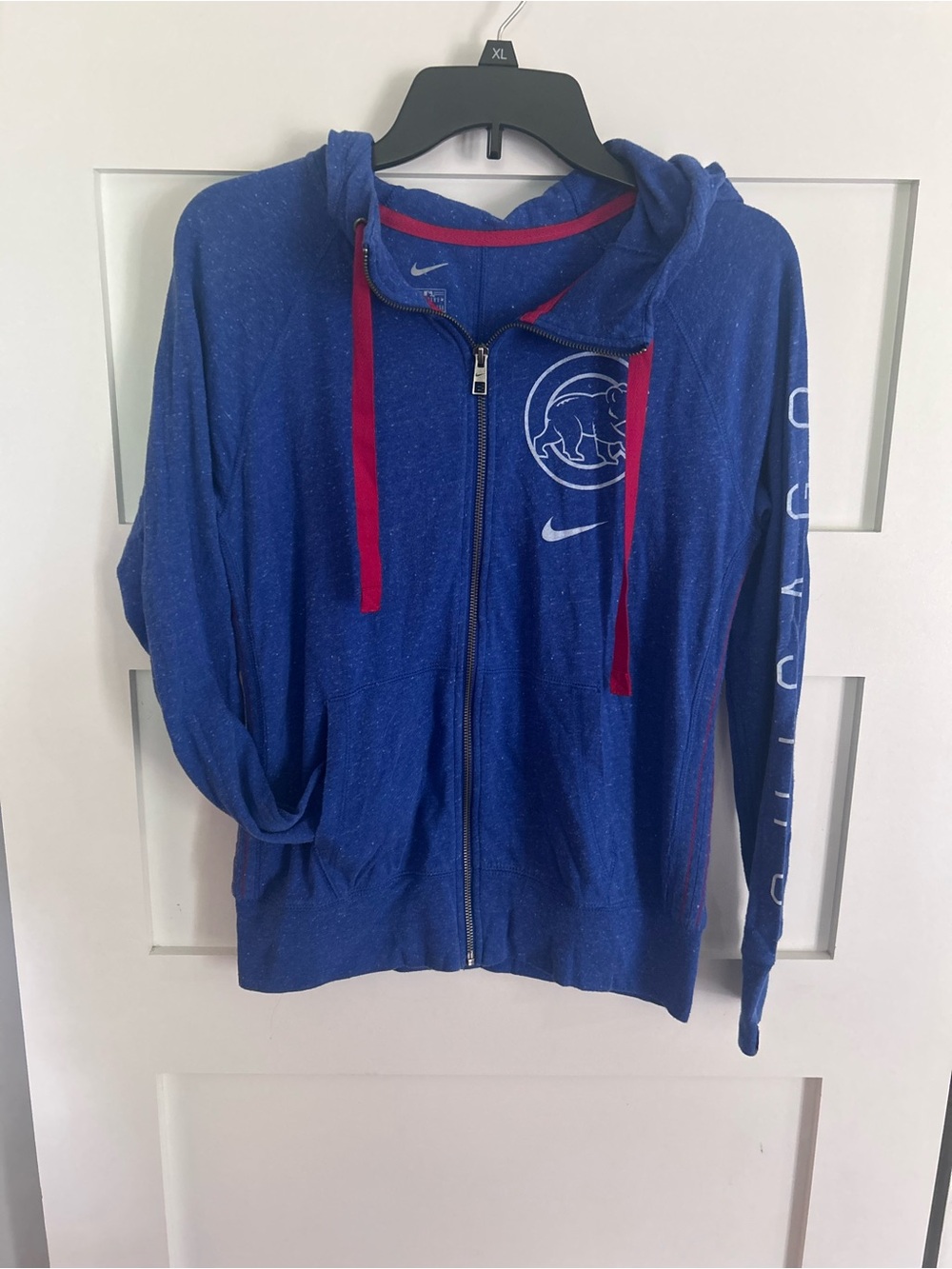 Women’s small Nike Chicago Cubs Zip Hoodie